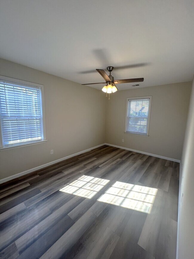 Building Photo - Windsor Park