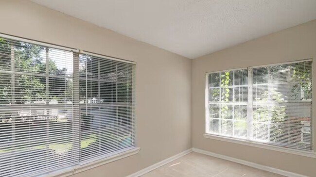 Building Photo - 632 E 33rd St