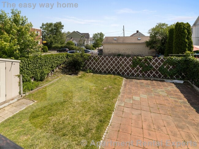 Building Photo - 16 Windsor Rd