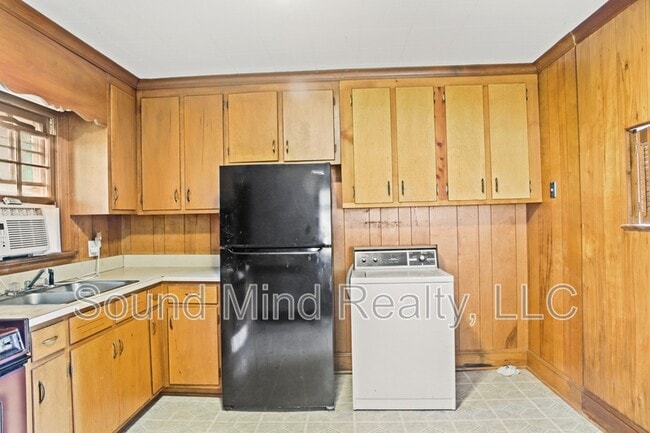 Building Photo - 205 S Alston St