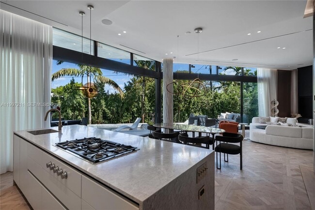 Building Photo - 1045 W 47th Ct