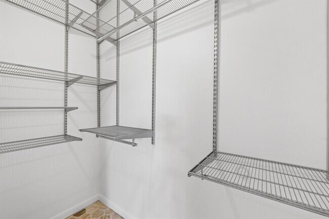 Building Photo - 1318 Bonham Terrace