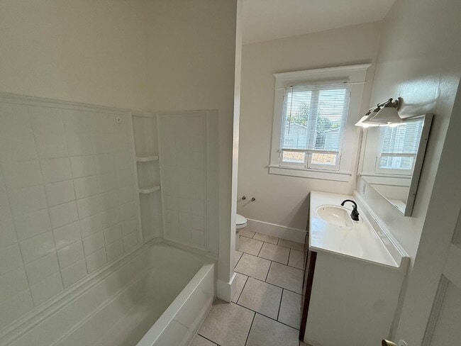 Building Photo - 563 San Francisco Ave