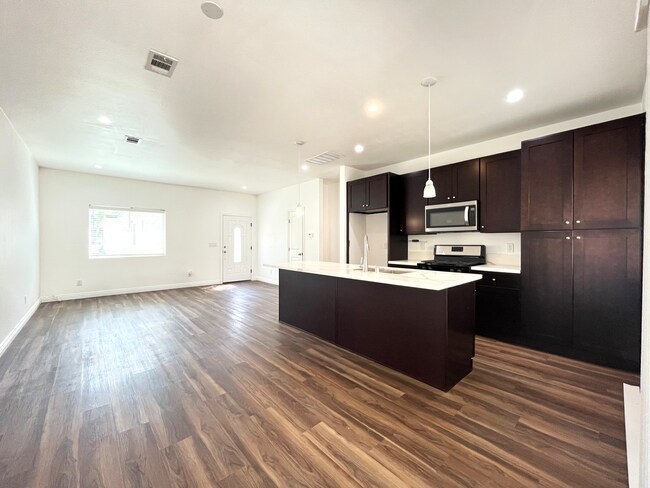 Building Photo - 1057 Circle City Dr