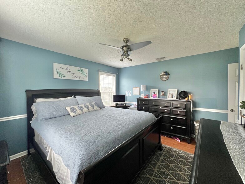 Building Photo - 522 Foxfield Ct