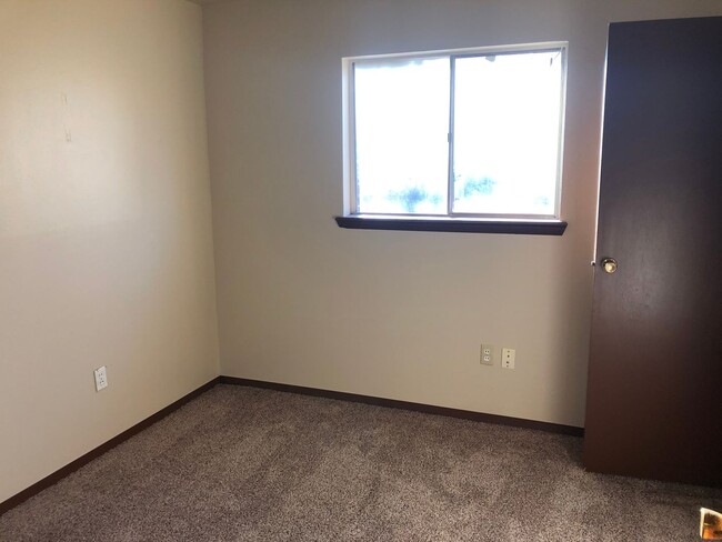 Building Photo - Cute 3-4 bed room, 1 bath home for rent in...