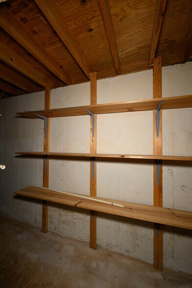 Building Photo - 2655 Merry Rd