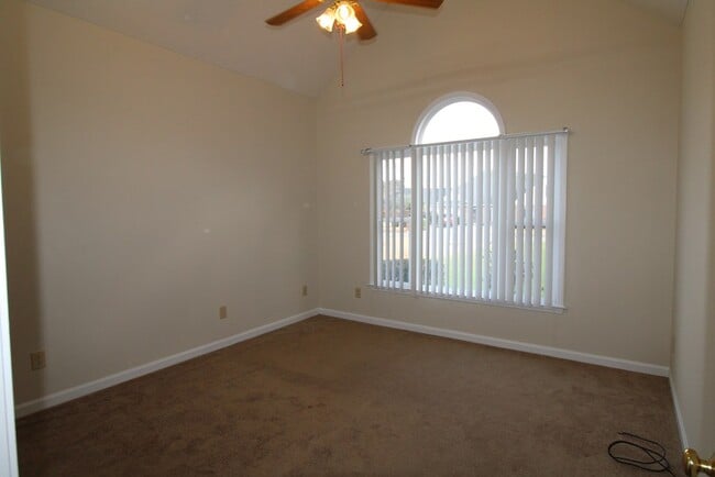 Building Photo - 30 Mere Ct
