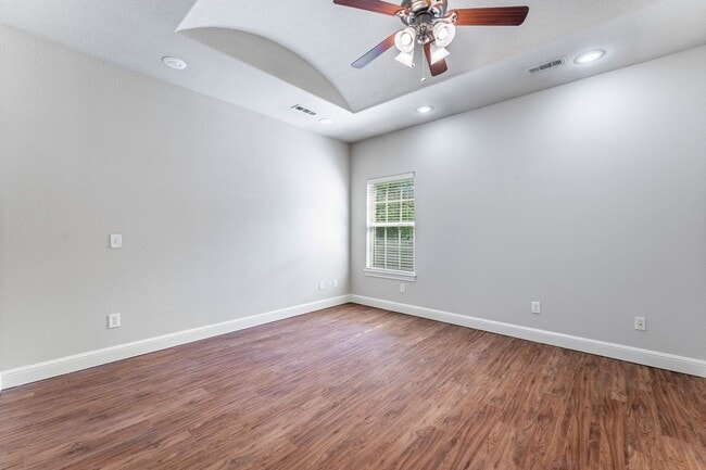 Building Photo - Dont miss out! This wont last long.