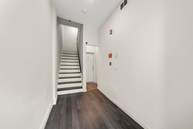 Building Photo - 704 Bergen Ave