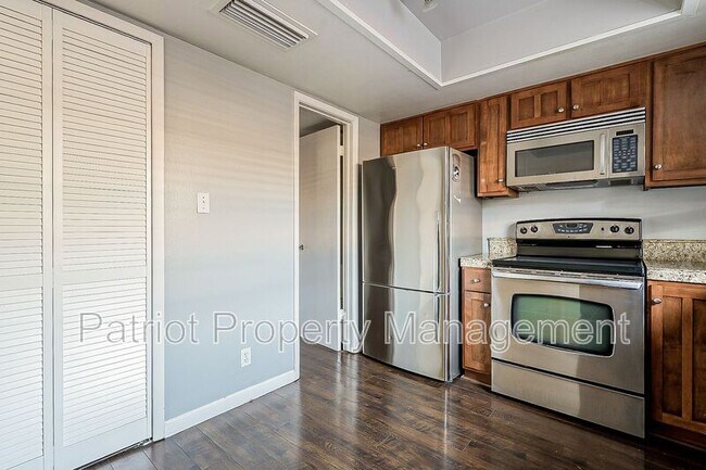 Building Photo - 8331 E Thomas Rd