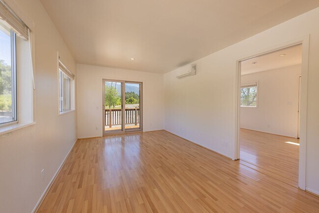 Building Photo - 1121 Mercer Ave