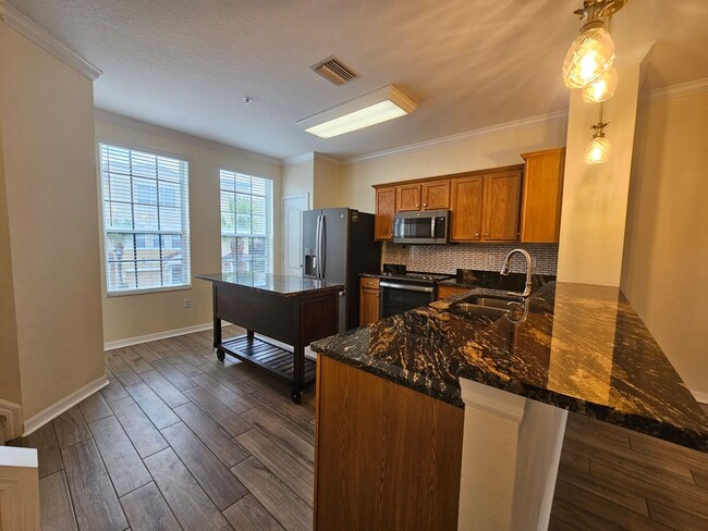 Building Photo - Spacious Townhouse nestled in a wonderful ...