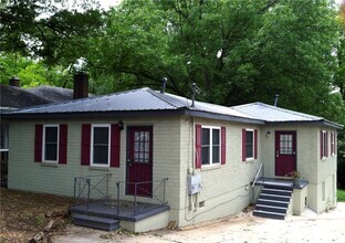 Building Photo - 2027 Oakview Rd SE