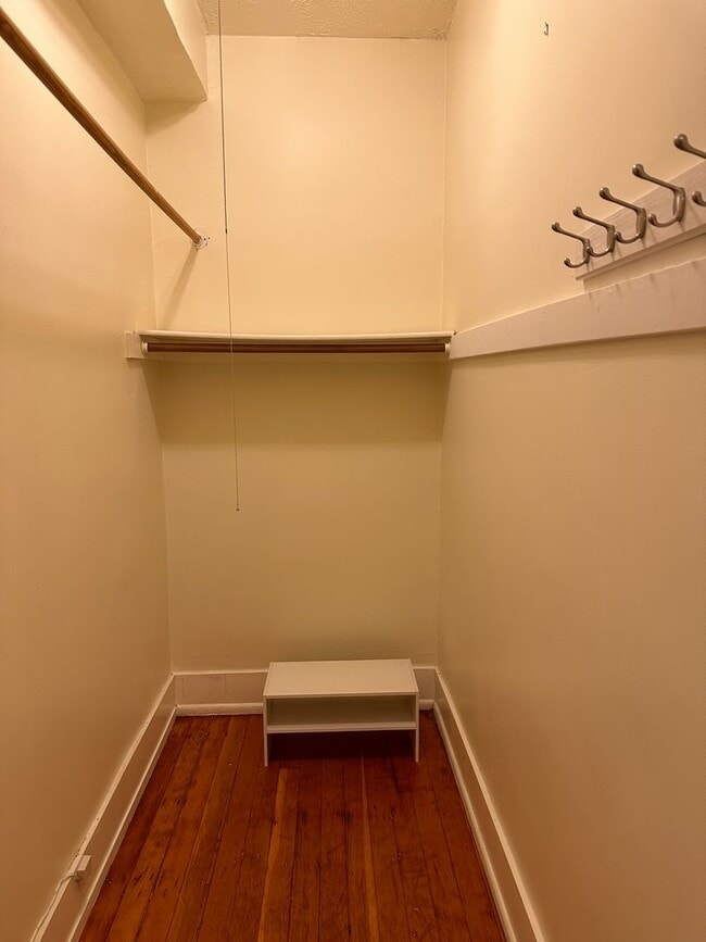 Building Photo - City of Portland Condo Studio, Great Location!