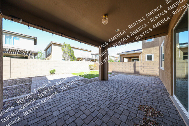 Building Photo - 1726 W Jeanine Dr