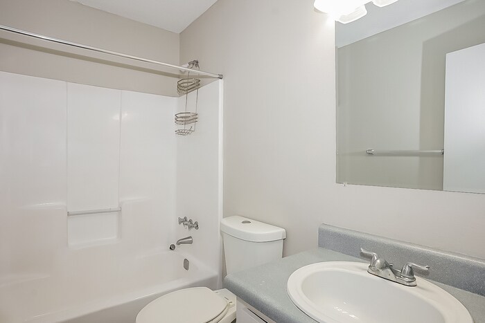 Building Photo - 217 Pineview Dr
