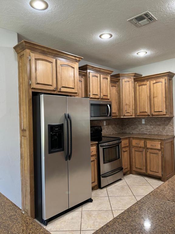 Building Photo - 3712 NE Fieldcrest