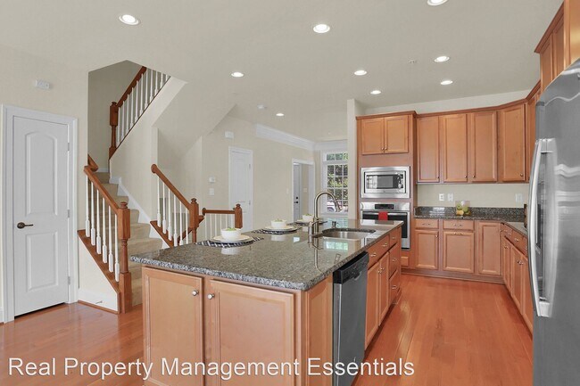 Building Photo - 4 br, 3.5 bath House - 8642 Westford Road