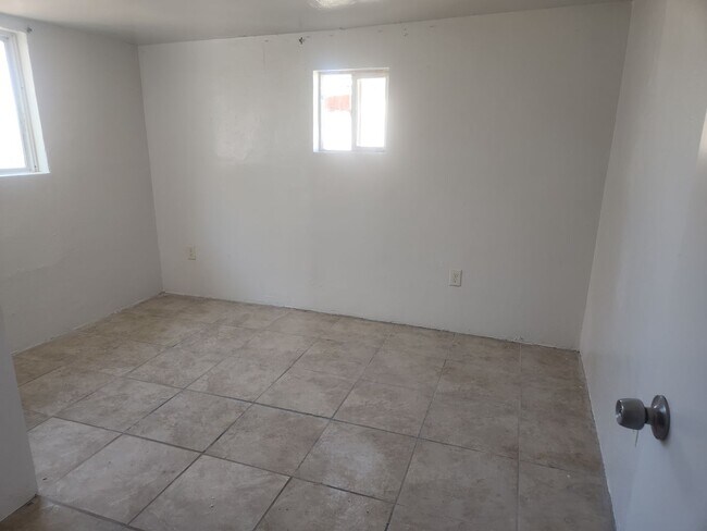Building Photo - Downtown 3 bedroom