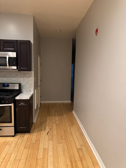 Hall to bathroom & bedrooms - 3211 W Montgomery Ave