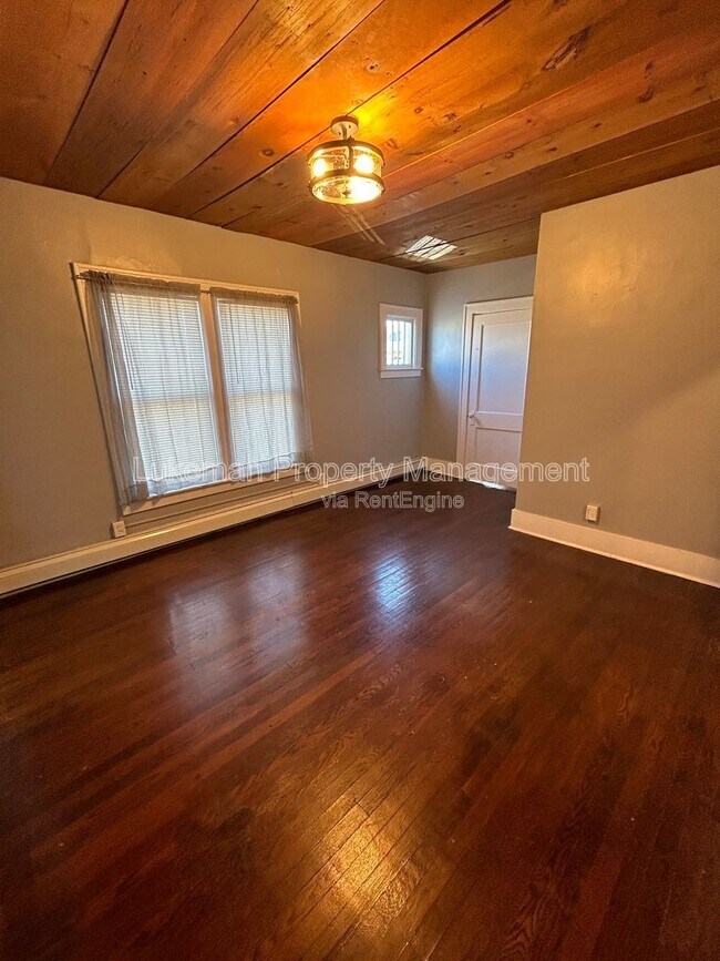 Building Photo - 428-428 S Westnedge Ave