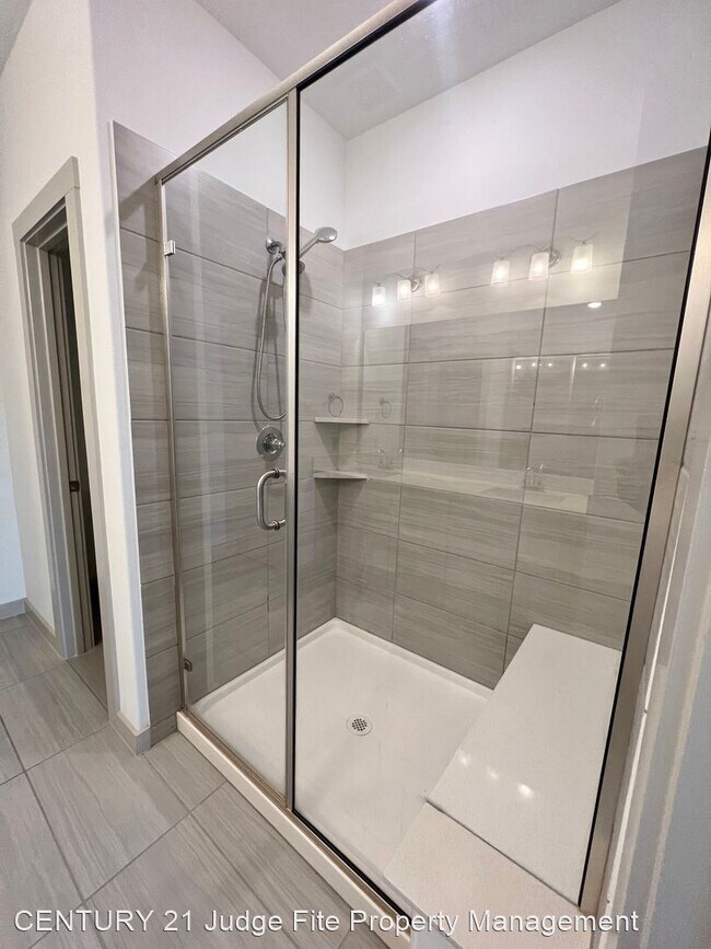 Building Photo - 3 br, 2.5 bath House - 6565 Iron Horse Bou...