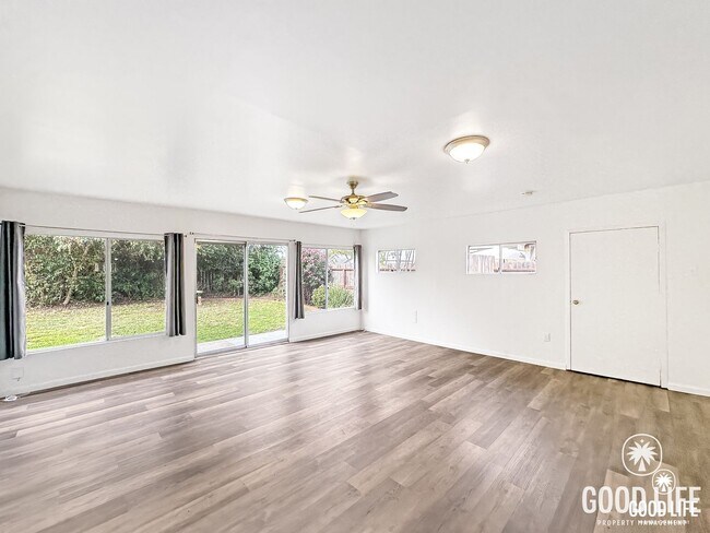 Building Photo - Charming 3B/2BA House w/ Attached Garage & Washer/Dryer in Clairemont!