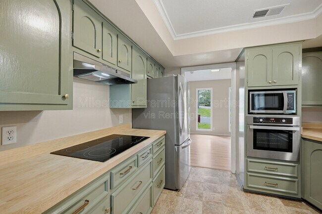 Building Photo - 2502 Turtle Creek Dr