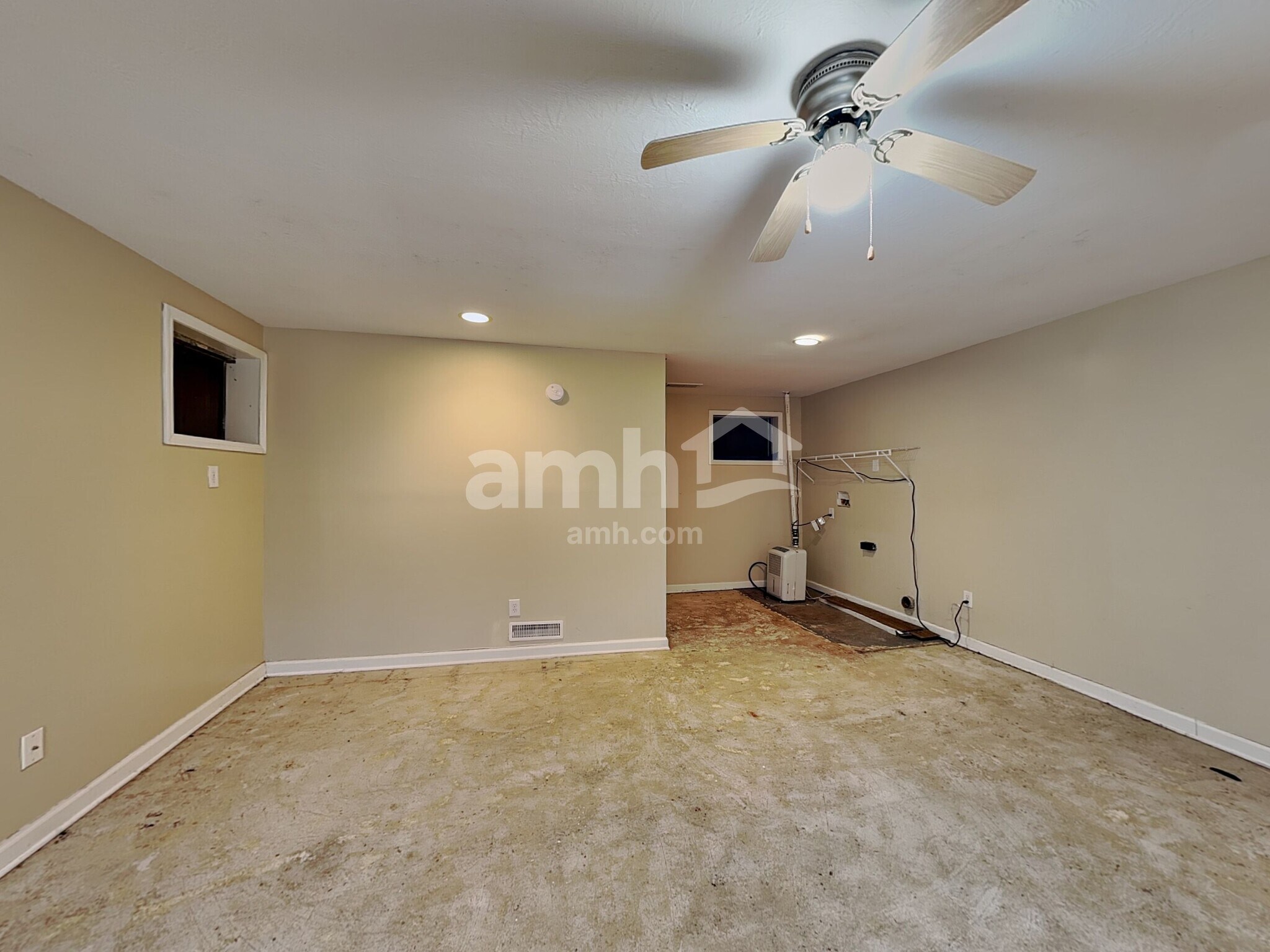 Building Photo - 1484 Persimmon Cir