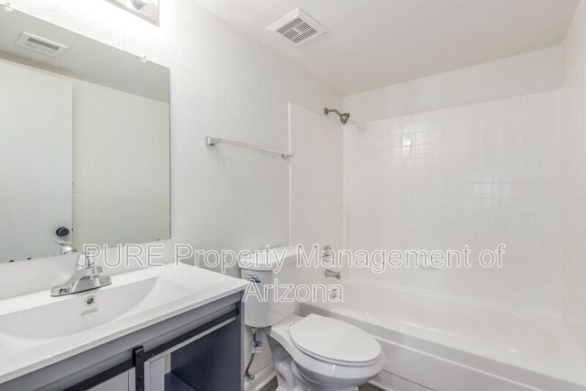 Building Photo - 5995 N 78th St