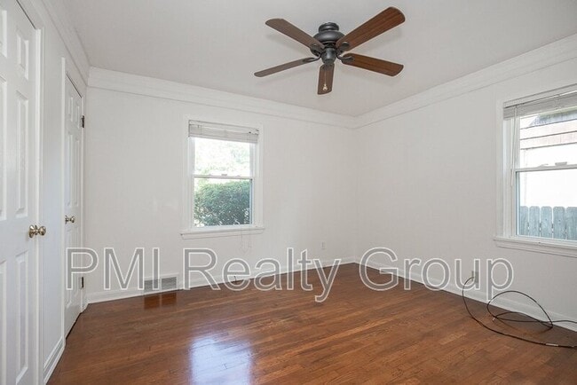 Building Photo - 1547 Sherbrook Rd