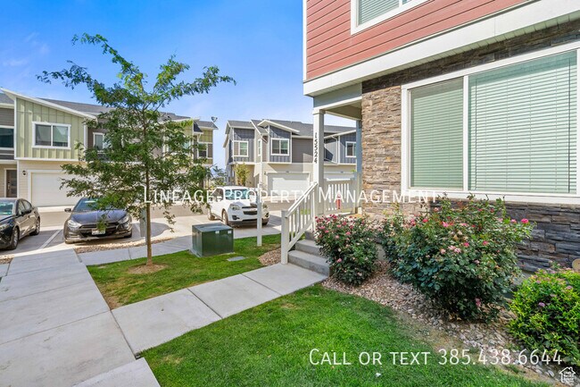 Building Photo - 15524 Trumpet Ln