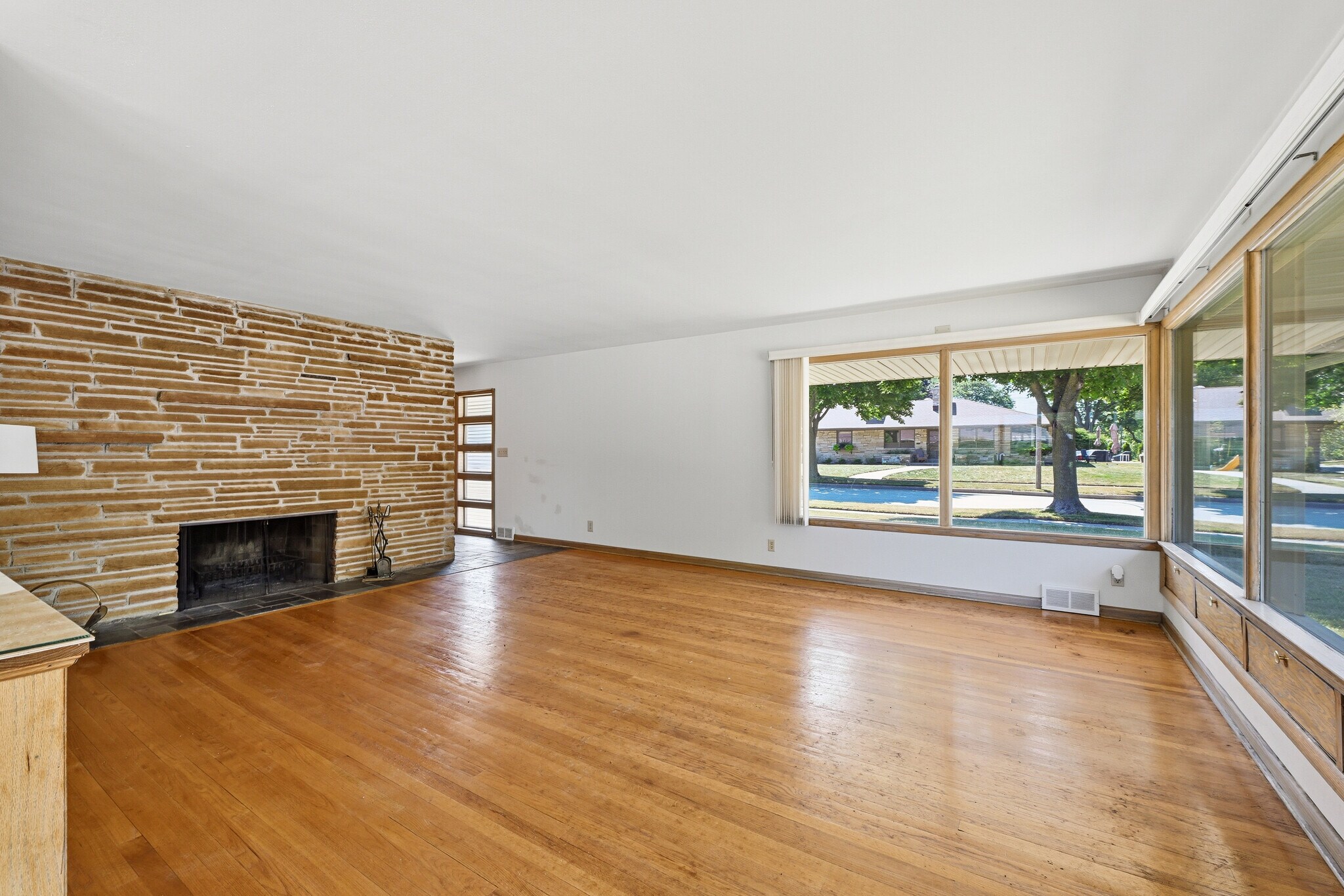 Building Photo - 728 N 74th St