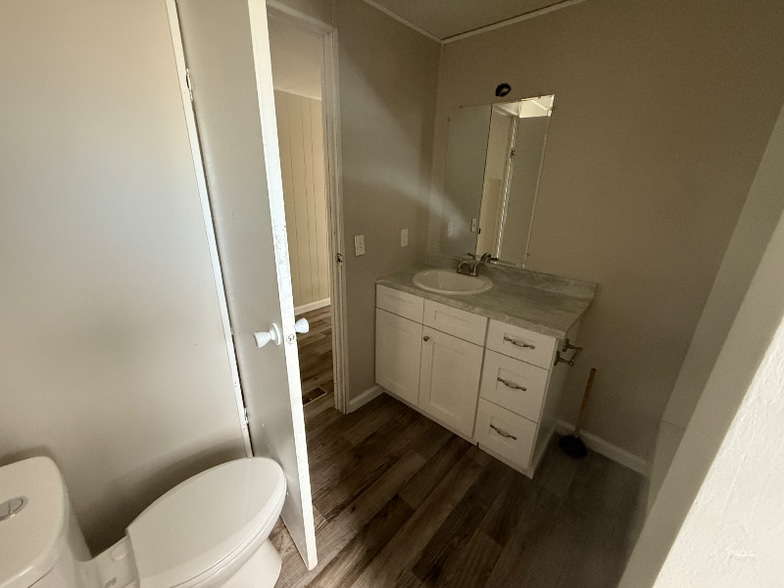 Building Photo - 80 Redwood Ln