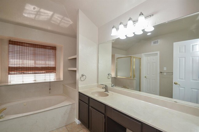Building Photo - 6327 Drake Elm Dr