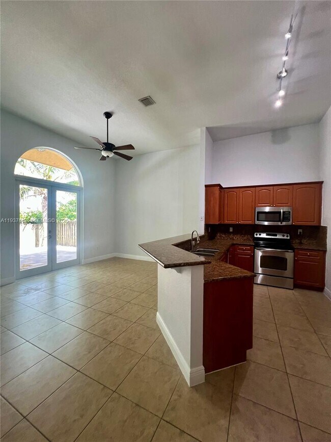 Building Photo - 16020 SW 91st Ct