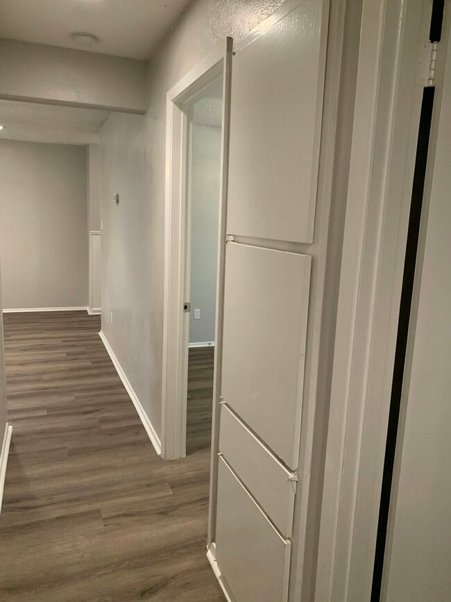 Building Photo - 404 Live Oak Dr