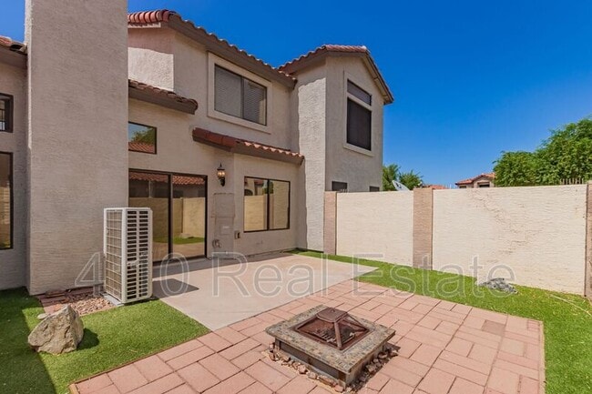 Primary Photo - 1149 W Edgewater Dr