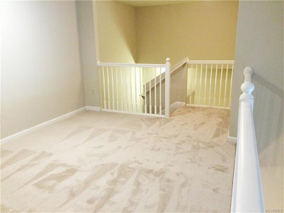 Loft area - 704 Bristol Village Dr