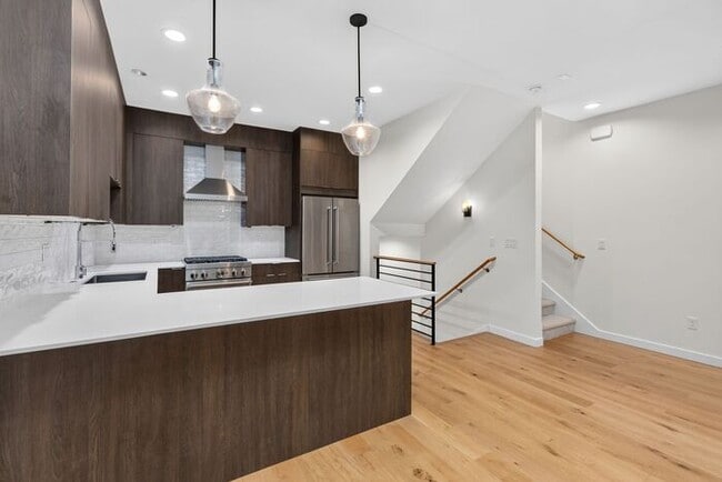 Building Photo - ULTRA-MODERN Townhome w/AC and Views in the Heart of Eastlake!