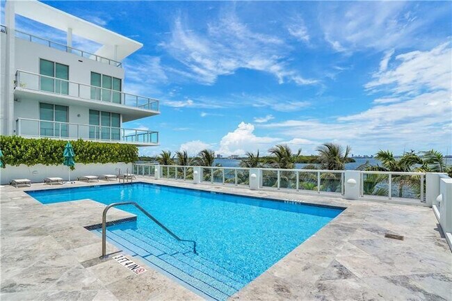 Building Photo - 720 NE 62nd St