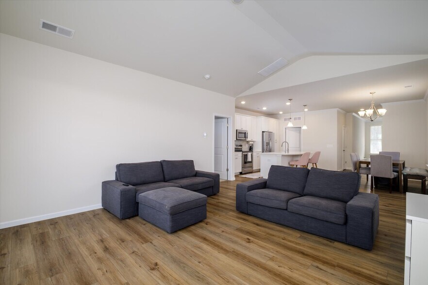 Building Photo - 6135 Snowy Egret Ave