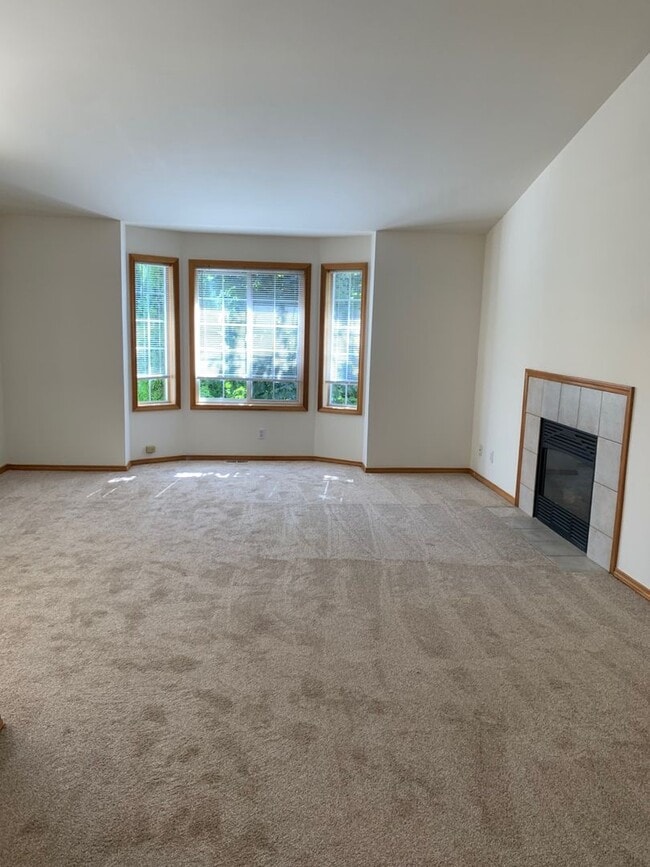 Building Photo - Newly remodel 4 bed 3 bath home in Shoreline