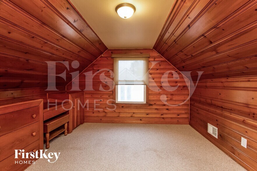 Building Photo - 40 2nd St