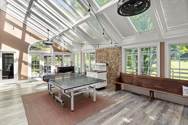 Building Photo - Spacious 6-Bedroom Furnished Home Near Asheville – Privacy, Comfort & Convenience!