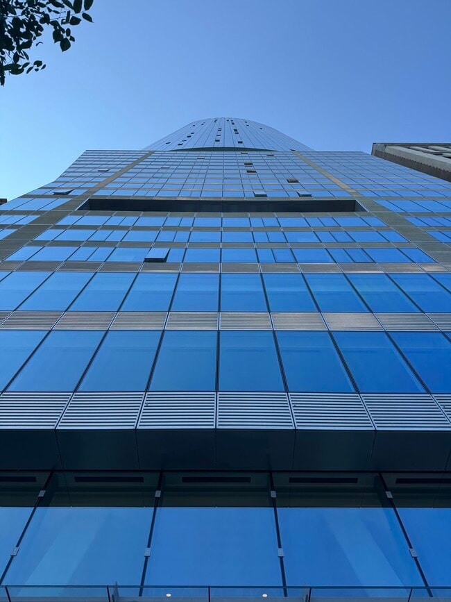 Primary Photo - 1000 S Michigan Ave