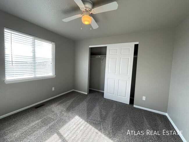 Building Photo - 5566 Vermillion Bluffs Dr