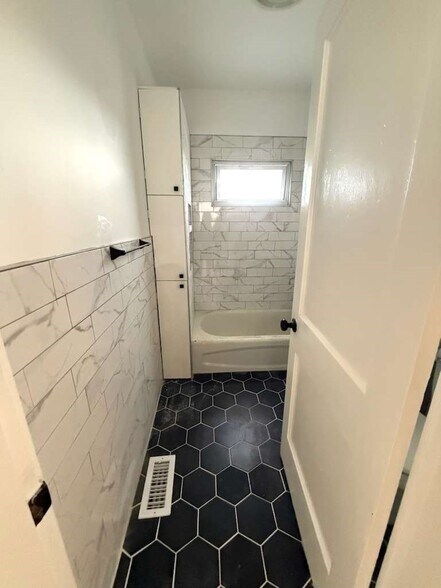 Building Photo - 194 Fells Ave