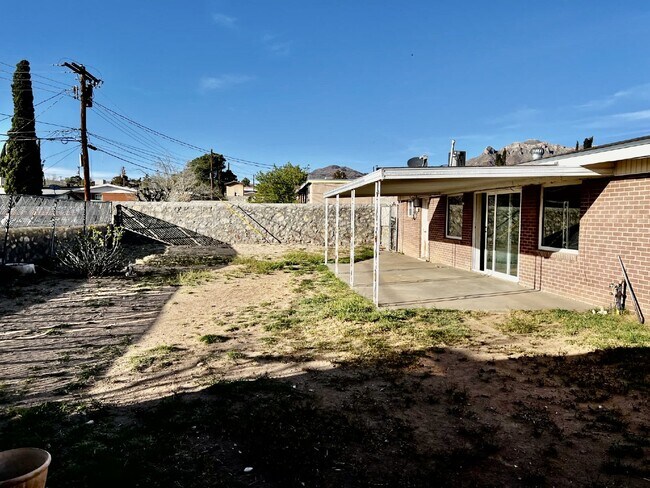 Building Photo - 112 De Leon Dr